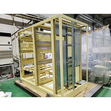 制御盤組立作業途中（一部内部板金組付け）