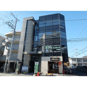 会社外観。3階が受付になります。